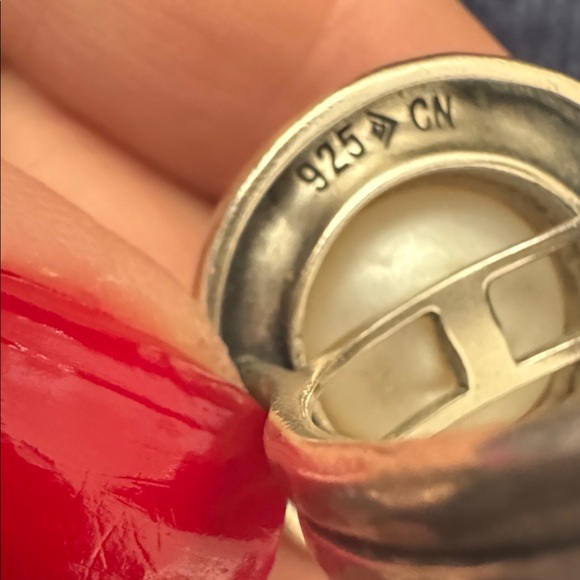 Elegant silver and White Pearl Ring - Picture 2 of 2